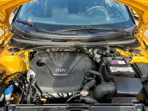 Used 2013 Hyundai Veloster FWD image 30