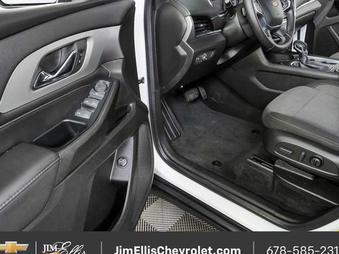 Used 2023 Chevrolet Traverse LT FWD image 7