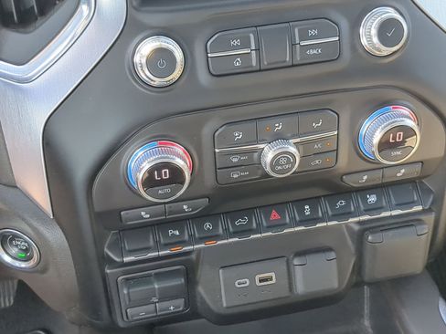 Used 2020 GMC Sierra 1500 Elevation w/ Elevation Value Package image 18