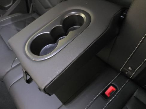 Used 2025 Volkswagen Atlas SE image 30