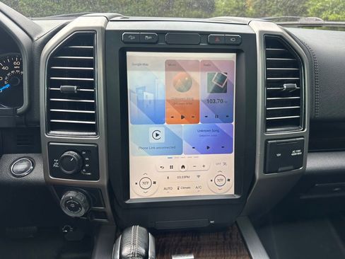 Used 2017 Ford F150 Platinum w/ Equipment Group 701A Luxury AWD/4WD image 19
