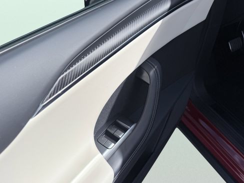 Used 2025 Tesla Model X Plaid image 32