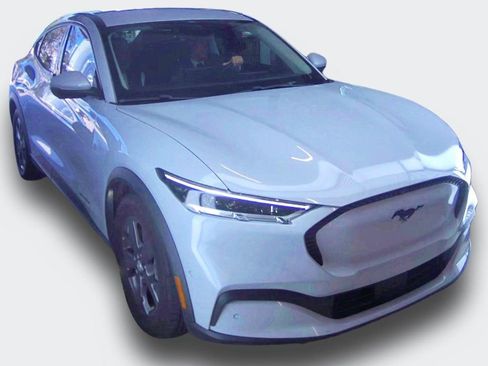 Used 2021 Ford Mustang Mach-E Select w/ Comfort/Technology Package image 2