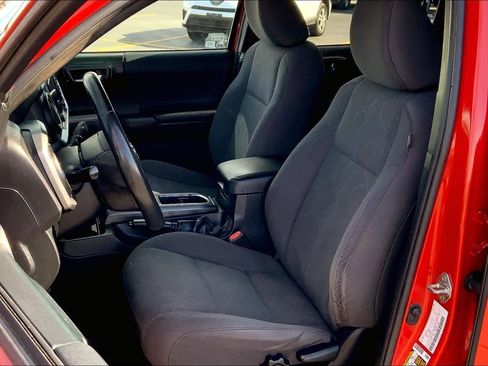 Used 2017 Toyota Tacoma TRD Sport w/ Premium & Technology Package image 8