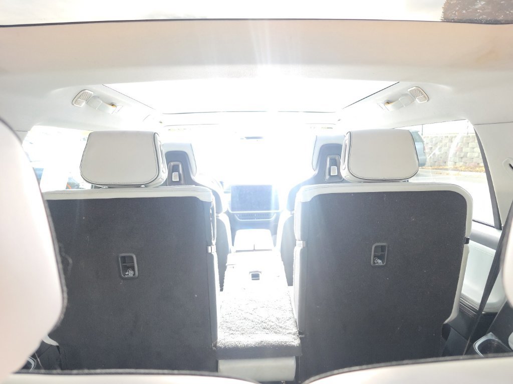 Used 2025 Rivian R1S Adventure Dual AWD/4WD image 8