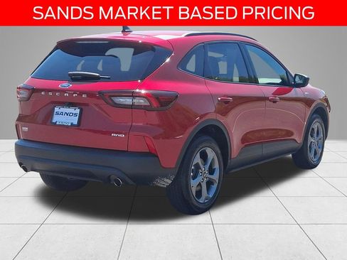 Used 2025 Ford Escape ST-Line w/ Cold Weather Package AWD/4WD image 4