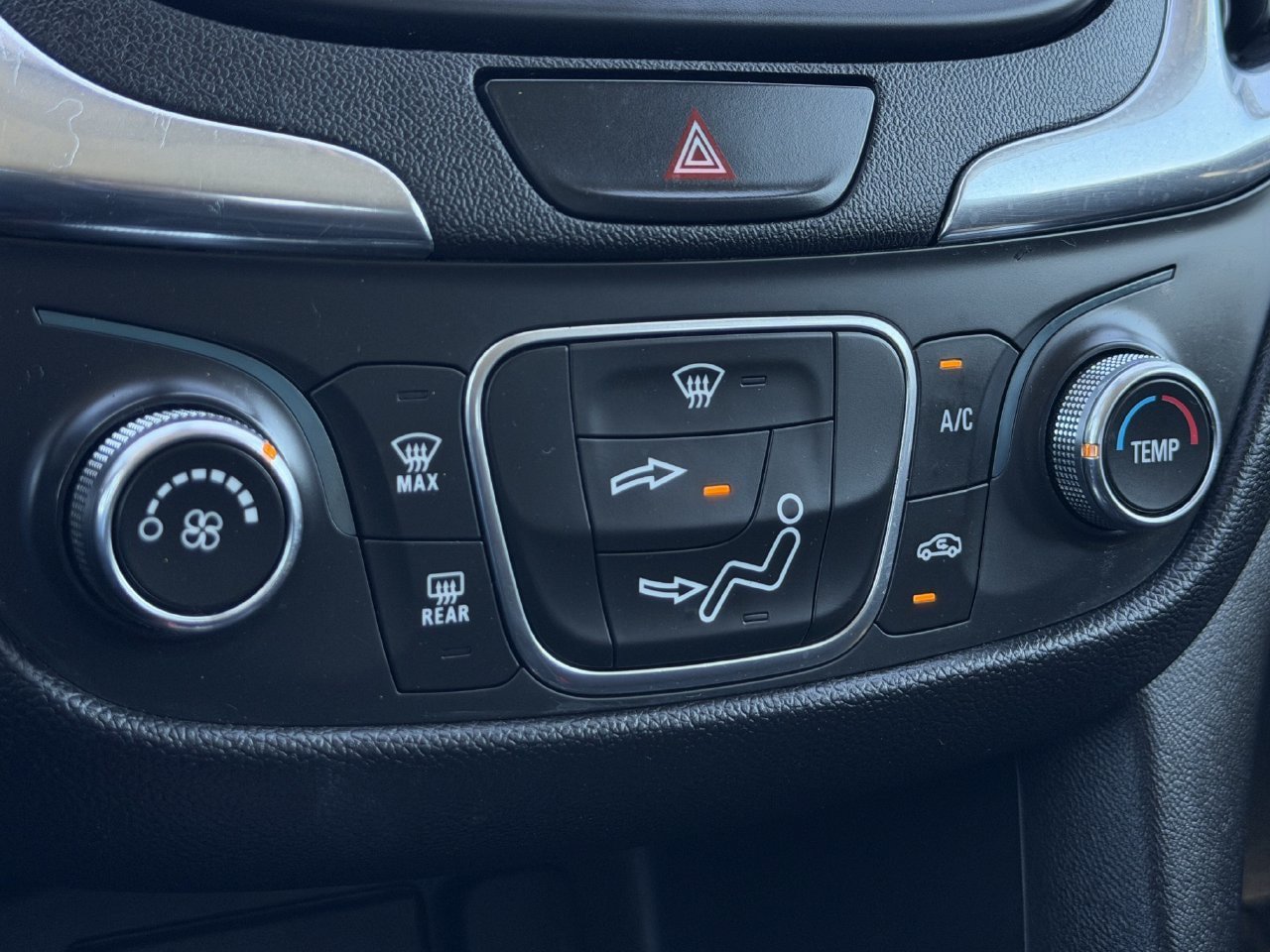 Used 2020 Chevrolet Equinox LT FWD image 19