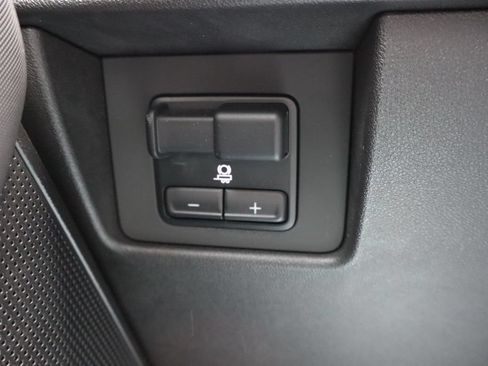 Used 2023 Chevrolet Colorado Z71 w/ Z71 Convenience Package 2 AWD/4WD image 18