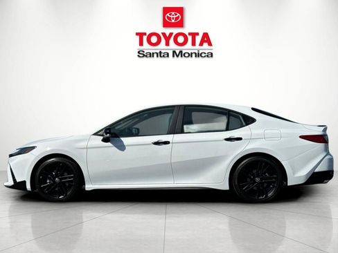 New 2026 Toyota Camry Hybrid FWD image 8