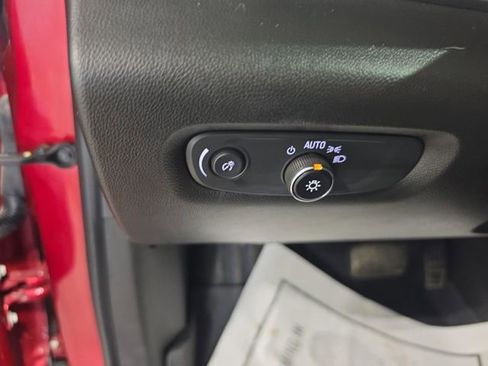 Used 2023 Chevrolet Traverse LT w/ Rear Camera Mirror Package AWD/4WD image 19