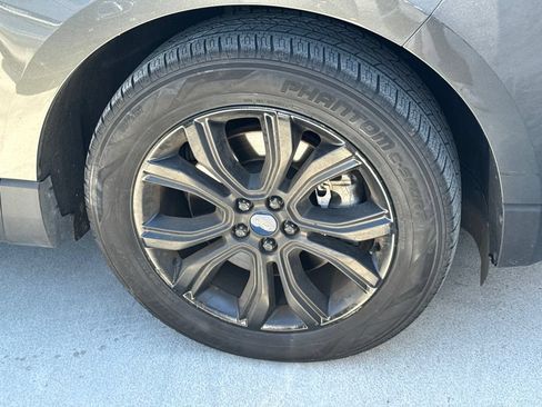Used 2019 Ford Edge Titanium AWD/4WD image 5