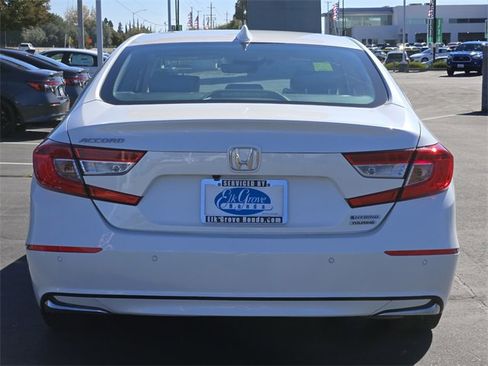 Used 2018 Honda Accord Touring image 5
