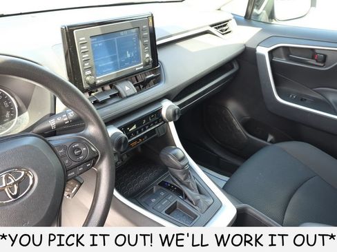 Used 2022 Toyota RAV4 LE FWD image 21
