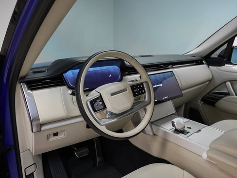 Used 2024 Land Rover Range Rover SV image 2