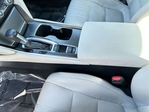 Used 2018 Honda Accord EX-L image 19