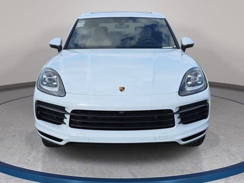 Used 2022 Porsche Cayenne w/ Premium Package AWD/4WD image 2