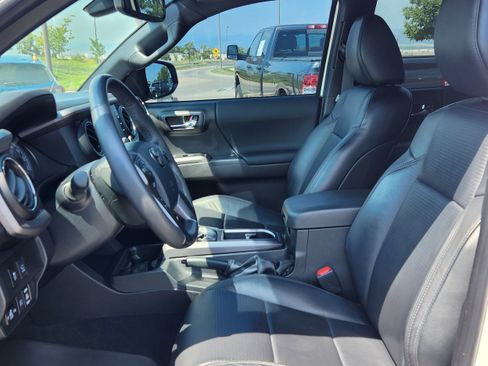 Used 2023 Toyota Tacoma TRD Off-Road w/ TRD Premium Off Road Package AWD/4WD image 8