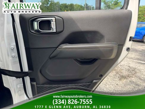 Used 2025 Jeep Wrangler Unlimited Sahara w/ Safety Group AWD/4WD image 30
