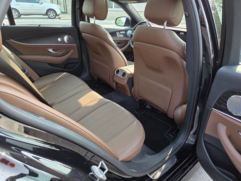 Used 2017 Mercedes-Benz E 400 4MATIC Wagon image 20