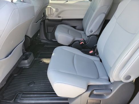Used 2024 Toyota Sienna XLE image 10