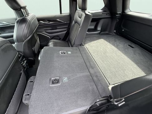 Used 2022 Jeep Grand Cherokee Altitude image 12