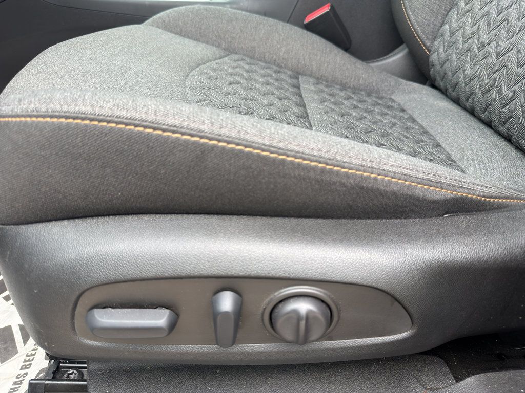 Used 2022 Chevrolet Equinox LT FWD image 12