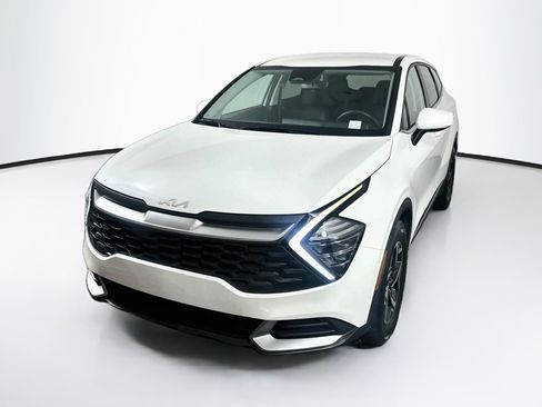 Used 2025 Kia Sportage LX FWD image 3