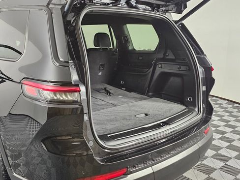 Used 2021 Jeep Grand Cherokee L Altitude image 14