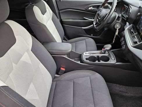 Used 2024 Chevrolet Trax RS w/ Driver Confidence Package FWD image 11