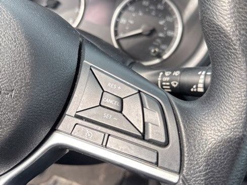 Used 2021 Nissan Kicks S image 10