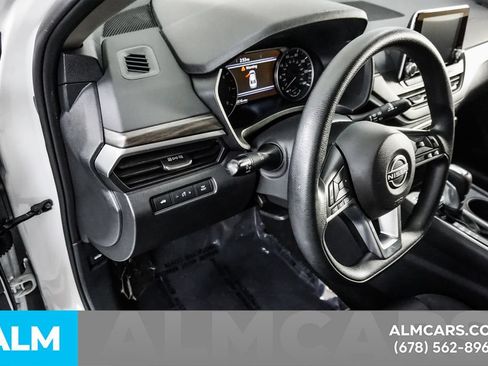 Used 2025 Nissan Altima 2.5 SV FWD image 34
