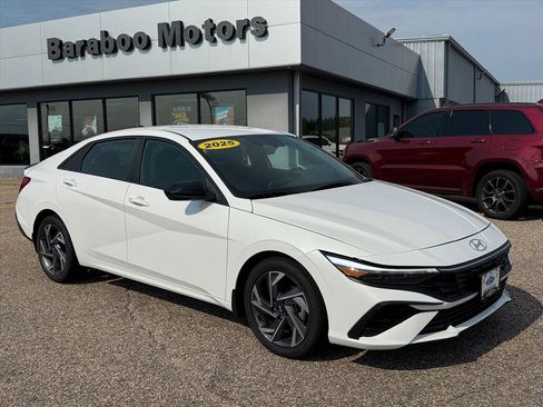 Used 2025 Hyundai Elantra Sport FWD image 1