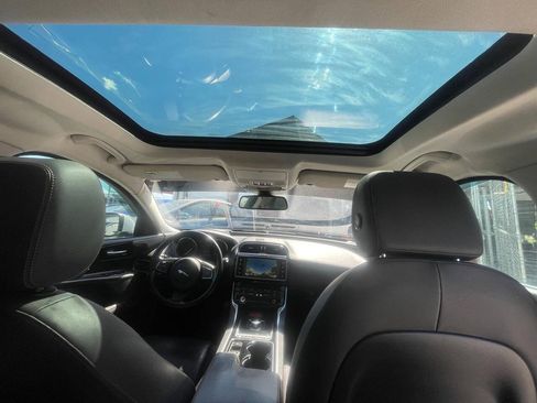 Used 2017 Jaguar XE Prestige RWD image 13