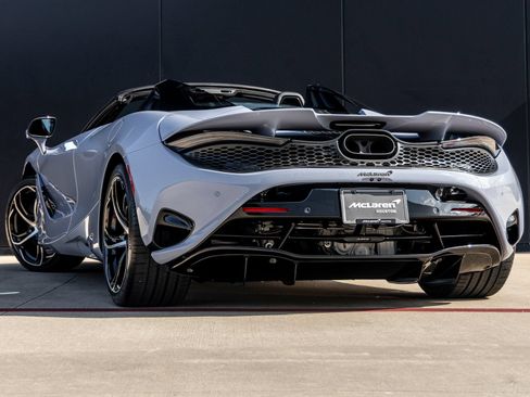 Used 2026 McLaren 750S Spider RWD image 8