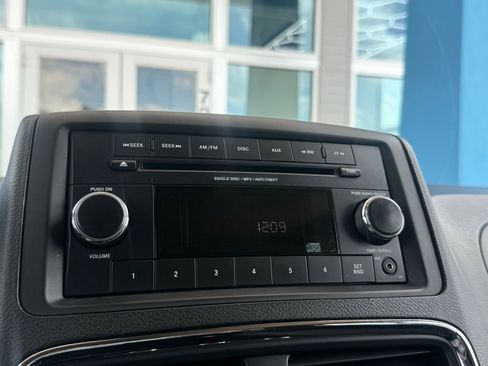 Used 2013 Dodge Grand Caravan SXT image 38