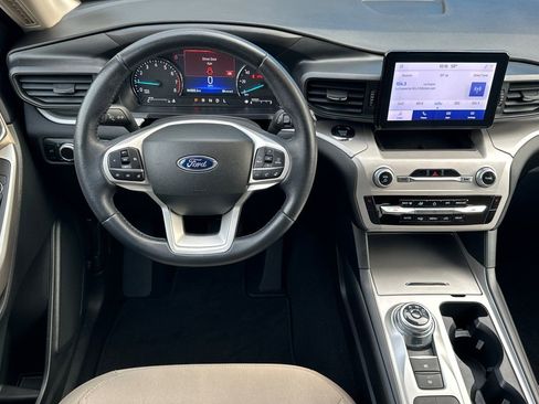 Used 2023 Ford Explorer XLT image 15
