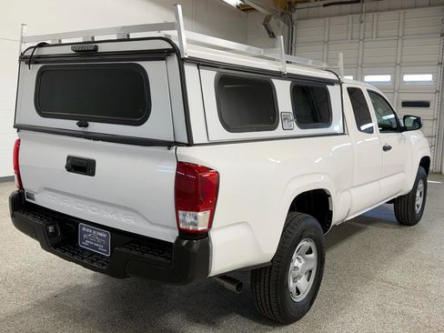 Used 2022 Toyota Tacoma SR image 4