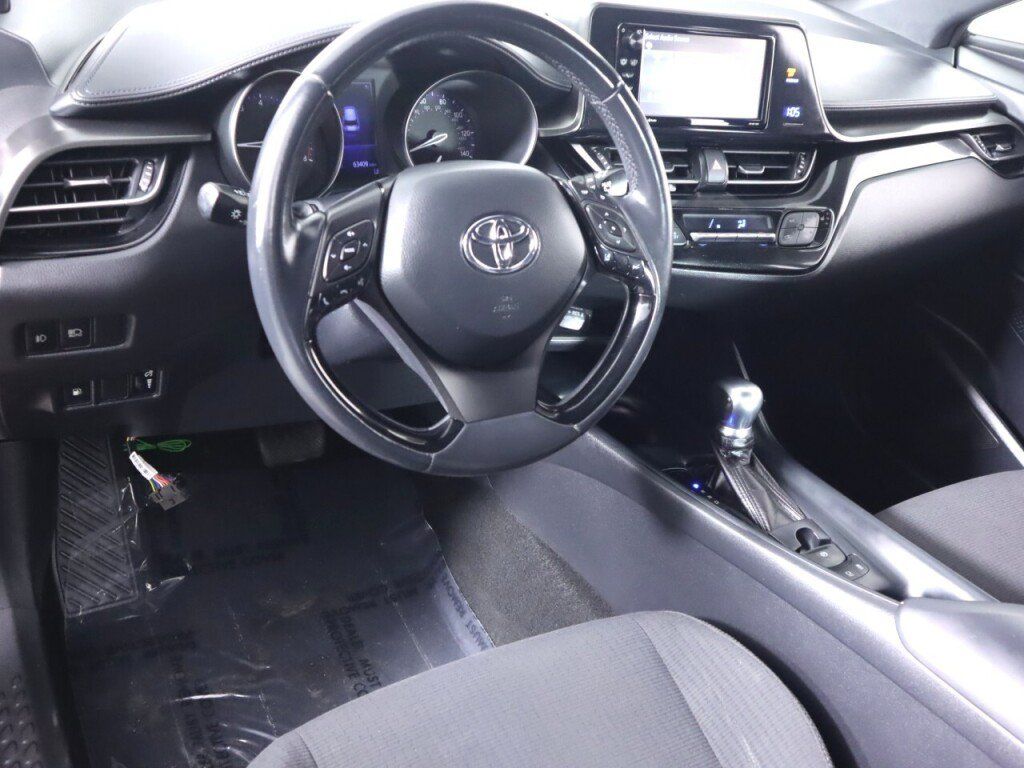 Used 2018 Toyota C-HR XLE FWD image 9