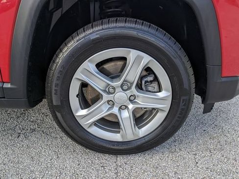 Used 2024 Jeep Compass Latitude AWD/4WD image 11