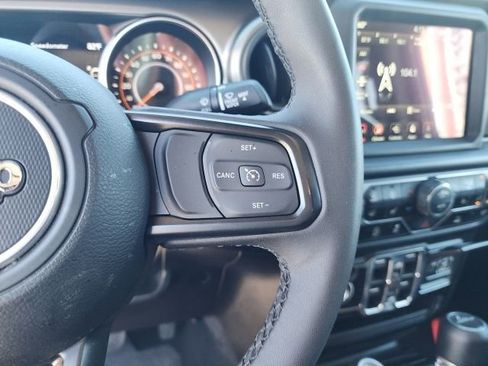 Used 2023 Jeep Gladiator Willys image 36