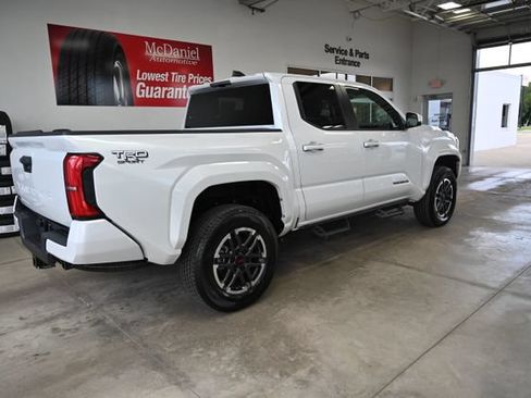 Used 2025 Toyota Tacoma TRD Sport AWD/4WD image 5