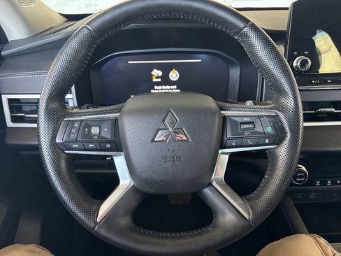 Used 2024 Mitsubishi Outlander SE FWD image 12