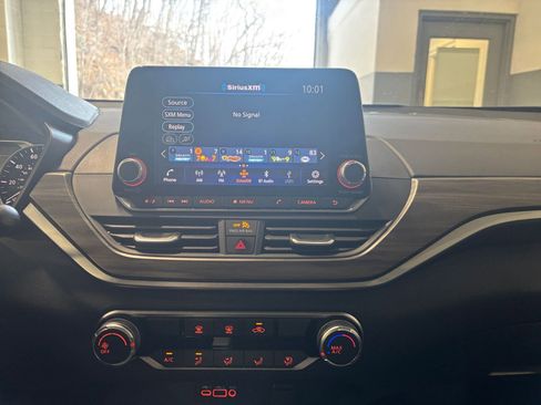 Used 2025 Nissan Altima 2.5 SV image 17