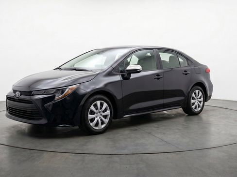 Used 2025 Toyota Corolla LE FWD image 3