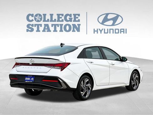 Used 2025 Hyundai Elantra Sport w/ Cargo Package FWD image 10