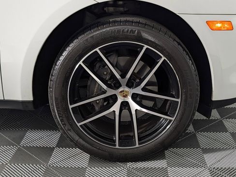 Certified 2023 Porsche Macan AWD/4WD image 14