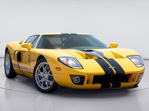 Used 2006 Ford GT RWD image 3