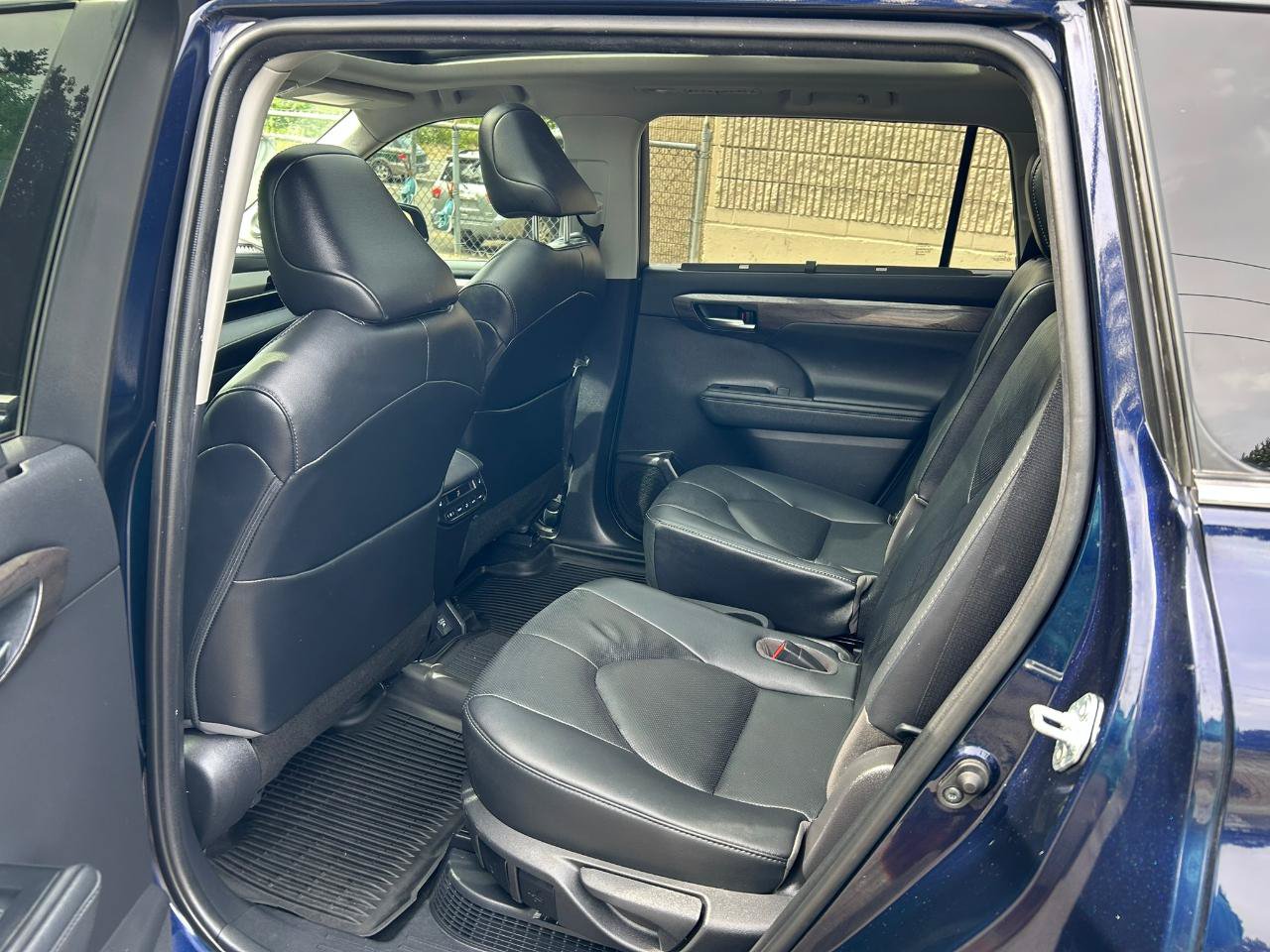 Used 2021 Toyota Highlander Platinum FWD image 14