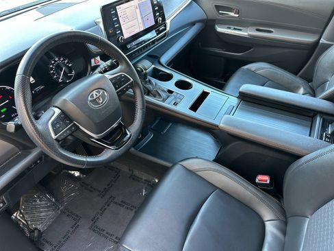 Used 2022 Toyota Sienna XSE FWD image 10