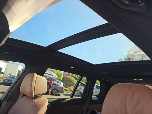 Used 2025 BMW X7 M60i w/ Executive Package image 18